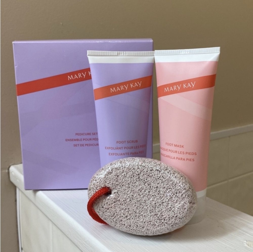 Brand New Mary Kay Pedicure Set Foot Scrub With Stone and Mask Softener Kit